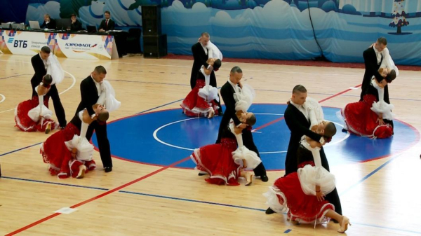 Постановку "Кармен" представили тюменские танцоры на соревнованиях по танцам Постановку "Кармен" представили тюменские танцоры на соревнованиях по танцам