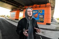 В Тюмени опоры моста расписали граффити, стилизованные под картриджи "Денди"