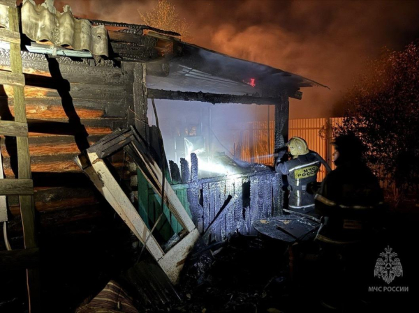 В результате пожара на улице Лобкова в Тюмени погиб человек