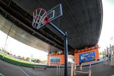 В Тюмени опоры моста расписали граффити, стилизованные под картриджи "Денди"