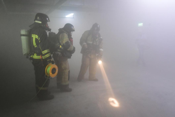 В двух тюменских СНТ из-за короткого замыкания горели дом и хозпостройка
