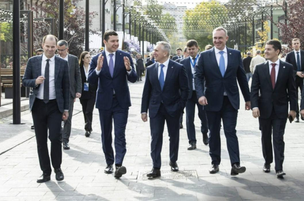 Министр Антон Алиханов посетил исторические достопримечательности Тобольска Министр Антон Алиханов посетил исторические достопримечательности Тобольска