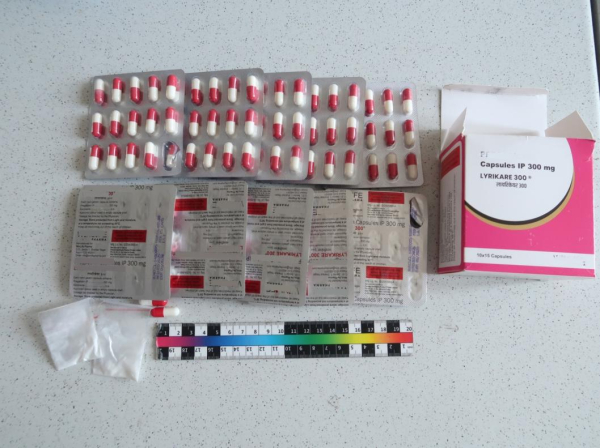 Таможенники в Сургуте изъяли три упаковки сильнодействующего вещества