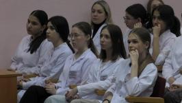 25 старшекурсников Тюменского медколледжа стали участниками соцпроекта "Светлая смена"