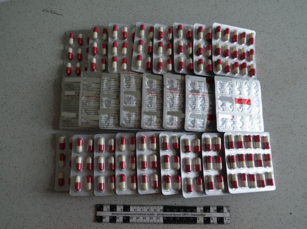 Таможенники в Сургуте изъяли три упаковки сильнодействующего вещества