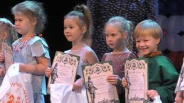 Победителей конкурса детских рисунков ко Дню Сибири наградили в Тюмени Победителей конкурса детских рисунков ко Дню Сибири наградили в Тюмени