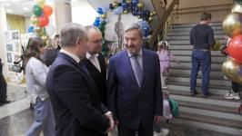 Победителей конкурса детских рисунков ко Дню Сибири наградили в Тюмени Победителей конкурса детских рисунков ко Дню Сибири наградили в Тюмени